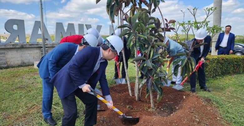 Recibe la ZED Mariel la visita del VicePrimer Ministro de Vietnam Tran Luu Quang